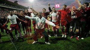 CFR, cea mai blamată campioană de după Revoluție! Axa București - Timișoara - Vaslui! Au făcut clujenii 'lucruri necurate'?