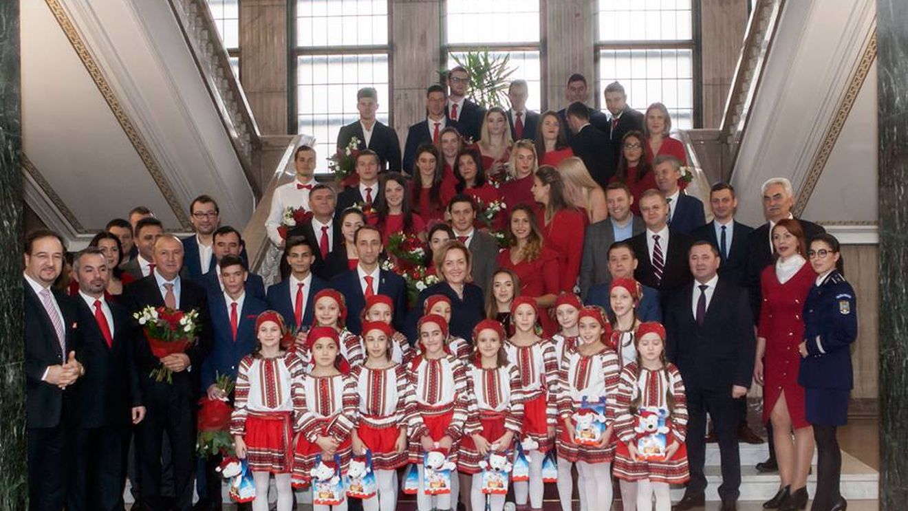 FOTO | "Mi-a luat un pic din mușchiul gambei și mi l-a lipit acolo". Larisa Iordache, în cârje la Gala sportului dinamovist 2017. "Nu-mi pierd speranța"