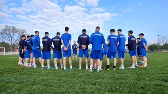 ”Ne-am schimbat în cuibarul găinilor, vitaminizare cu bere, cola și țigări”. Vali Lazăr, fostul căpitan al lui Dinamo ajuns antrenorul ”minunii” din Băicoi: a dus echipa de la ”județ” până-n barajul de Liga 2! EXCLUSIV