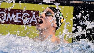 Record mondial de senzație în România! Toți ochii au fost pe David Popovici, dar noul star a ridicat tribunele în picioare cu o prestație ireală. Povestea unei curse memorabile, în care s-a scris istorie la Otopeni: „Este uimitor”. SPECIAL