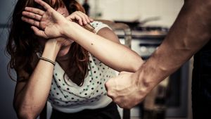 Fostul selecționer român, acuzat că și-a bătut soția. Femeia a ajuns la spital: ce decizie a luat