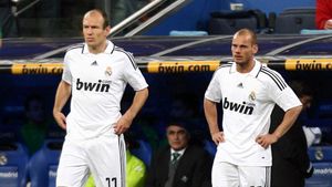 În doi ani Barcelona și Real ar putea fi istorie!** O nouă FORȚĂ‚ revine și va DOMINA Europa: anunță mutări de SUTE de milioane: Robben, Cavani, Sneijder și Nani