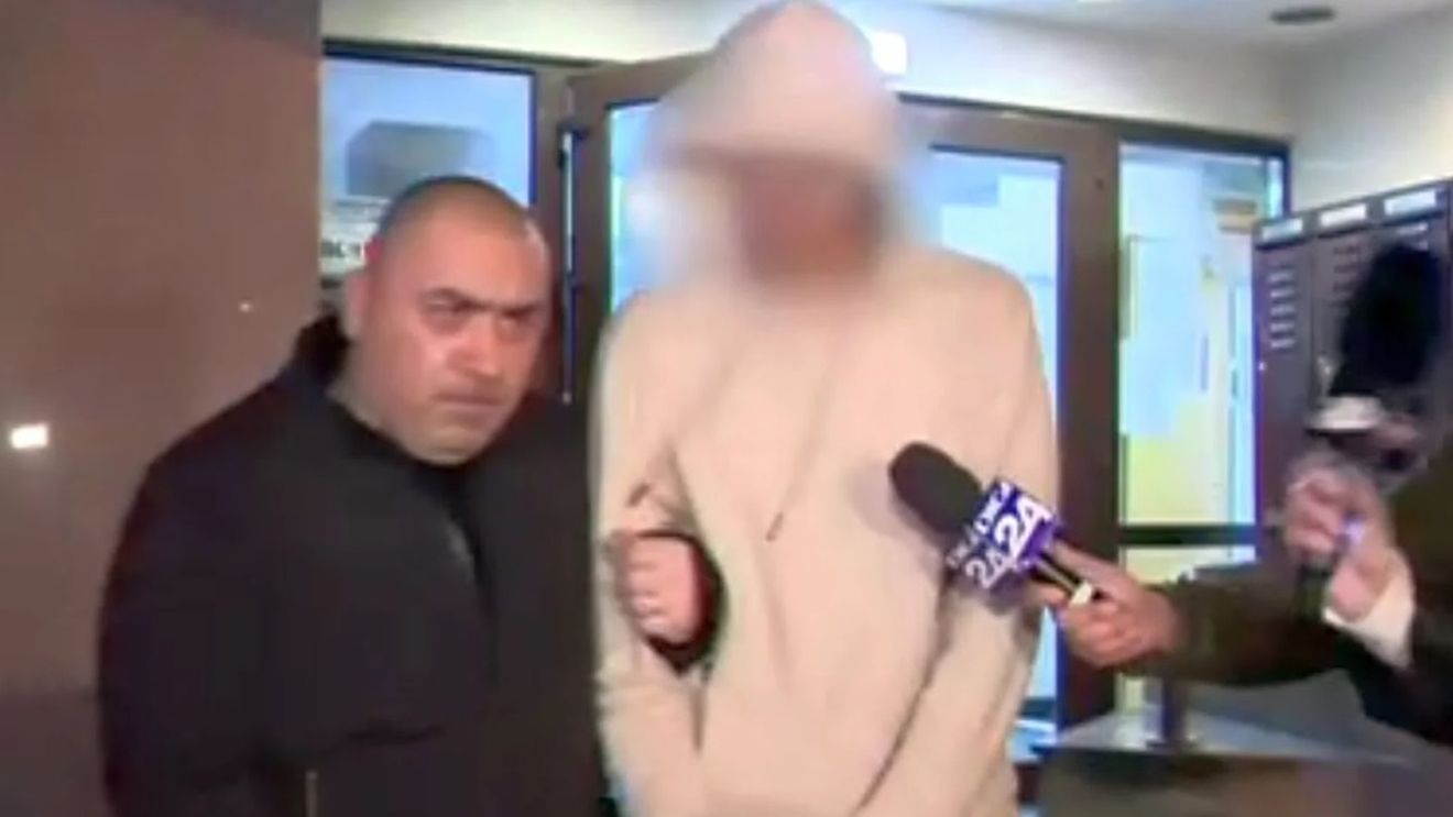 Antrenorul de înot de la Dinamo a recunoscut violul, după ce a fost prins cu imagini de pe camerele de supraveghere din momentul agresiunii! Ce au descoperit procurorii în timpul anchetei