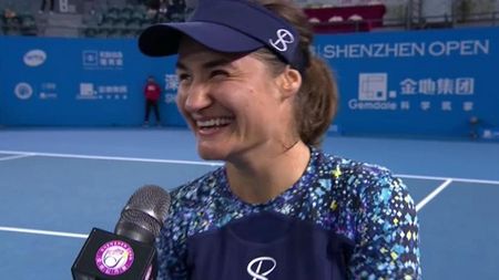 "Nu știu dacă țineți minte acel meci cu Na Li... De fiecare dată vin aici, sperând că pot să joc la fel". A dat start lui 2019 cu o victorie mare pentru tenisul românesc și spune de ce e îndrăgostită de China: "Ați văzut cum reacționează când dau slice?"