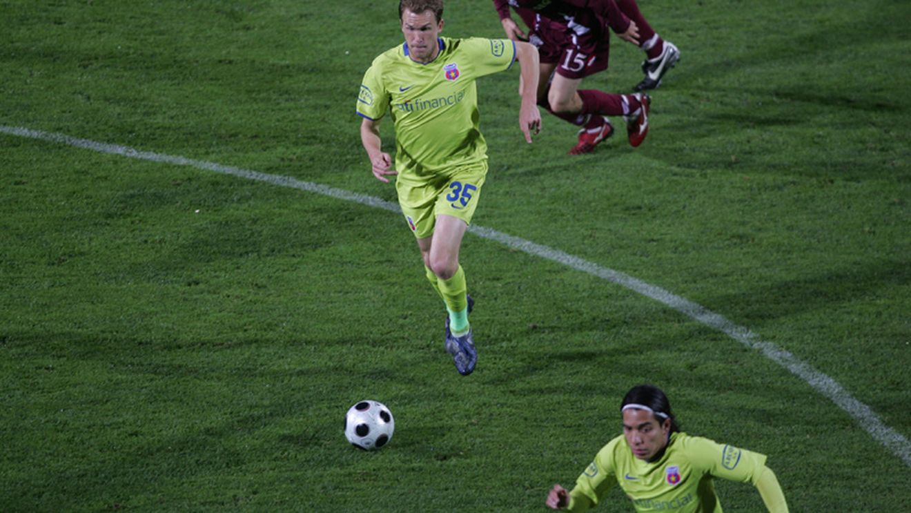 Rapidul e superior în ofensivă, **Steaua în defensivă!