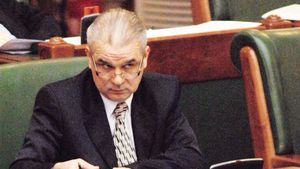 Generalul ne bagă în necaz!** Dacă nu renunță la funcția de senator, Iordănescu "supără" FIFA