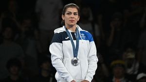 ”Tata venea beat acasă și o bătea pe mama. Mă băgam în fața ei și îl rugam să n-o mai bată”. Drama Anastasiei Nichita, medaliată cu argint la Jocurile Olimpice de la Paris