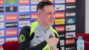 Reacția omului cu care Mirel Rădoi a făcut transferurile care au transformat-o pe Universitatea Craiova în favorită la titlu: „E viața lui, face ce vrea”