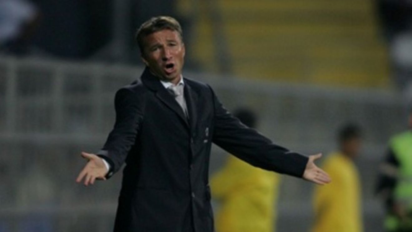 "Petrescu va antrena Steaua când va putea decide totul! Acum nu e cazul!" CE CREZI?