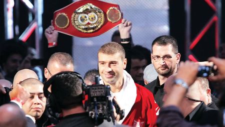 "Decât să plângă mama, mai bine plânge maică-sa!"