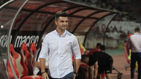 Primul meci fără gol primit i-a dat curaj: "Îl invit pe Cornel Dinu la antrenamente să ne învețe șotronul". Bratu, discurs "full option". Puștiul care "a jucat formidabil", de ce stă două minute în vestiar la pauză și antrenorul român care-l ajută: "E exemplul meu!"