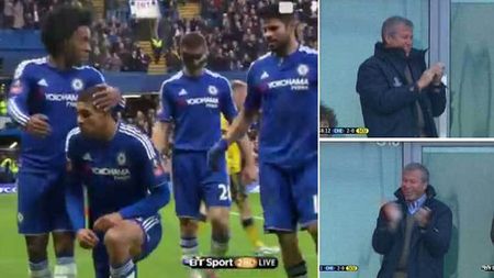 Abramovich zâmbește din nou, după ce a scăpat de Mourinho! VIDEO | Cum a "sărbătorit" miliardarul rus primul gol marcat la seniori de unul dintre cei mai promițători puști de la Chelsea