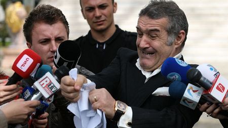 Asta e "clauza Becali"** Ce 'semnează' un antrenor când vine la Steaua: "Poți să mergi pe mâna ta, dar asta LA TINE LA ECHIPĂ‚"