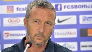 Fotbalistul de la FCSB care l-a cucerit total pe Meme Stoica: „E 10/10 la ambele! Te așteptăm!”