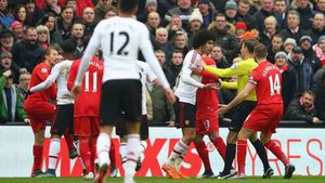 Manchester United și Liverpool au fost amendate de UEFA. Motivul