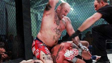 VIDEO Cătălin Zmărandescu și-a apărat centura după ce și-a bătut crunt adversarul