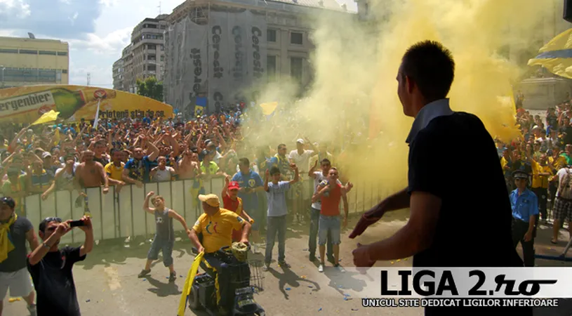 Suporterii și fotbaliștii Petrolului au sărbătorit** promovarea în centrul orașului