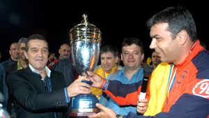 Gigi Becali l-a ironizat pe Cosmin Olăroiu, după FCSB - Midtjylland 2-0. Reacția deplasată a patronului