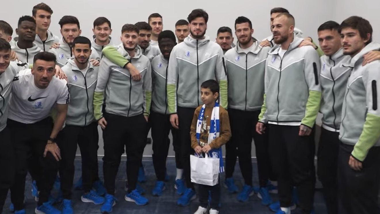 Gest superb din partea lui Denis Alibec! Pentru un puști de 9 ani Moș Crăciun a venit mult mai devreme | VIDEO