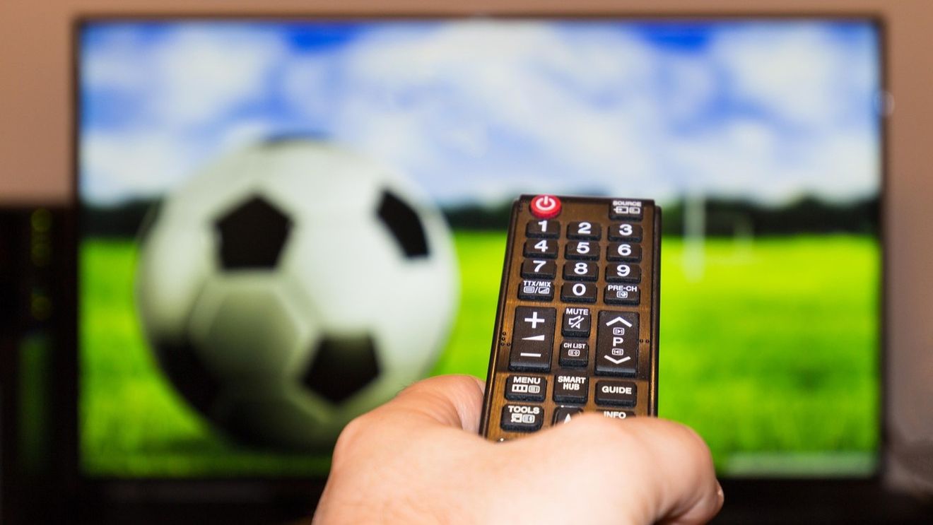 Cine transmite la TV AEK Atena - Universitatea Craiova