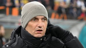 Răzvan Lucescu, meci de infarct în AEK - PAOK. A fost 2-0 pentru gazde, dar ce a urmat e desprins din filmele SF