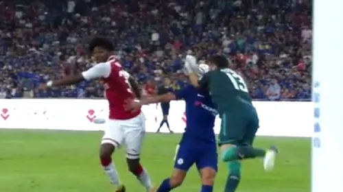 De ce un Chelsea – Arsenal nu poate fi niciodată „amical”. VIDEO | Pedro, făcut K.O. de Ospina în partida de la Beijing