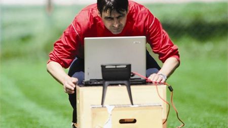 Piți 3D** Tehnicianul urmărește pe laptop rezultatale testelor fizice!