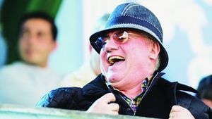 Mitică "speriat" de Gigi Becali! :)** "Dacă mă reclamă la UEFA îmi ia panglica de la pălărie!" VEZI planul de împăcare