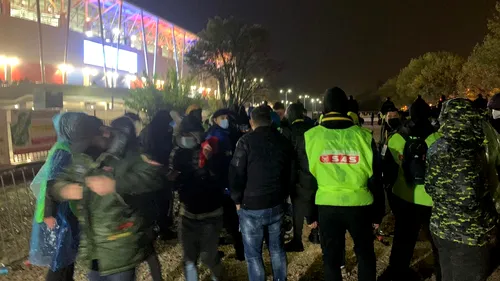 Scandal la intrarea în Stadionul Steaua! Fanii, lăsați în ploaie la meciul dintre România și Armenia | FOTO & VIDEO