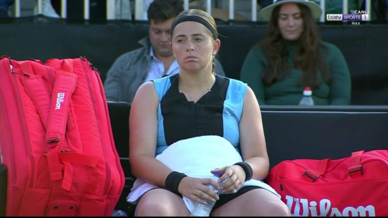 Jelena Ostapenko a început să zbiere la fanii adversarei! Nu a mai putut să îndure rușinea și a făcut un gest care a stârnit indignare în tribune