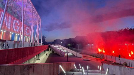 Sărbătoare în Ghencea! Imagini spectaculoase de la Stadionul Steaua: fanii au retrăit apogelul fotbalului românesc și au aprins torțe! Ce s-a întâmplat pe noua arenă | FOTO & VIDEO