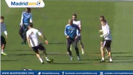 Asta e culmea! Magicianul Zidane, "umilit" de Xabi Alonso :) VIDEO Faza petrecută la ultimul antrenament al Realului