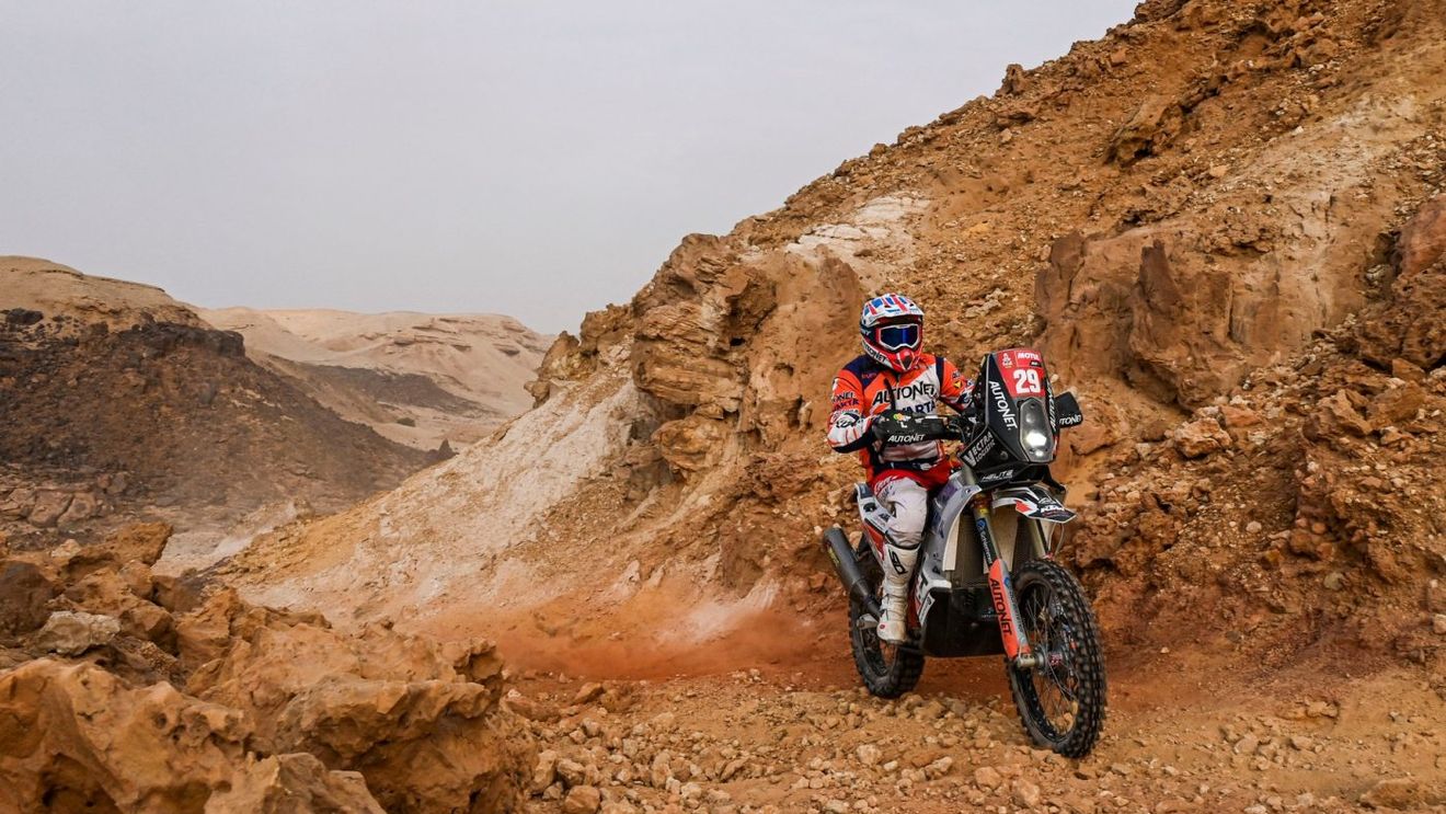 Emanuel Gyenes, a doua etapă la rând pe același loc în Raliul Dakar! Kevin Benavides, victorie după un accident spectaculos: „Am avut dureri mari!”