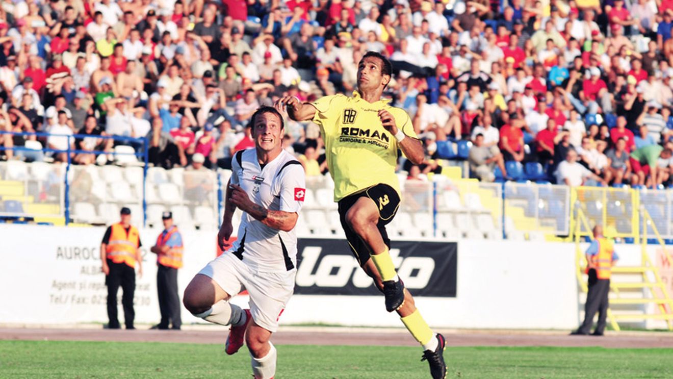 Lăcătuș se bate cu Steaua!** Pentru ce fotbaliști se luptă Porumboiu și Becali?