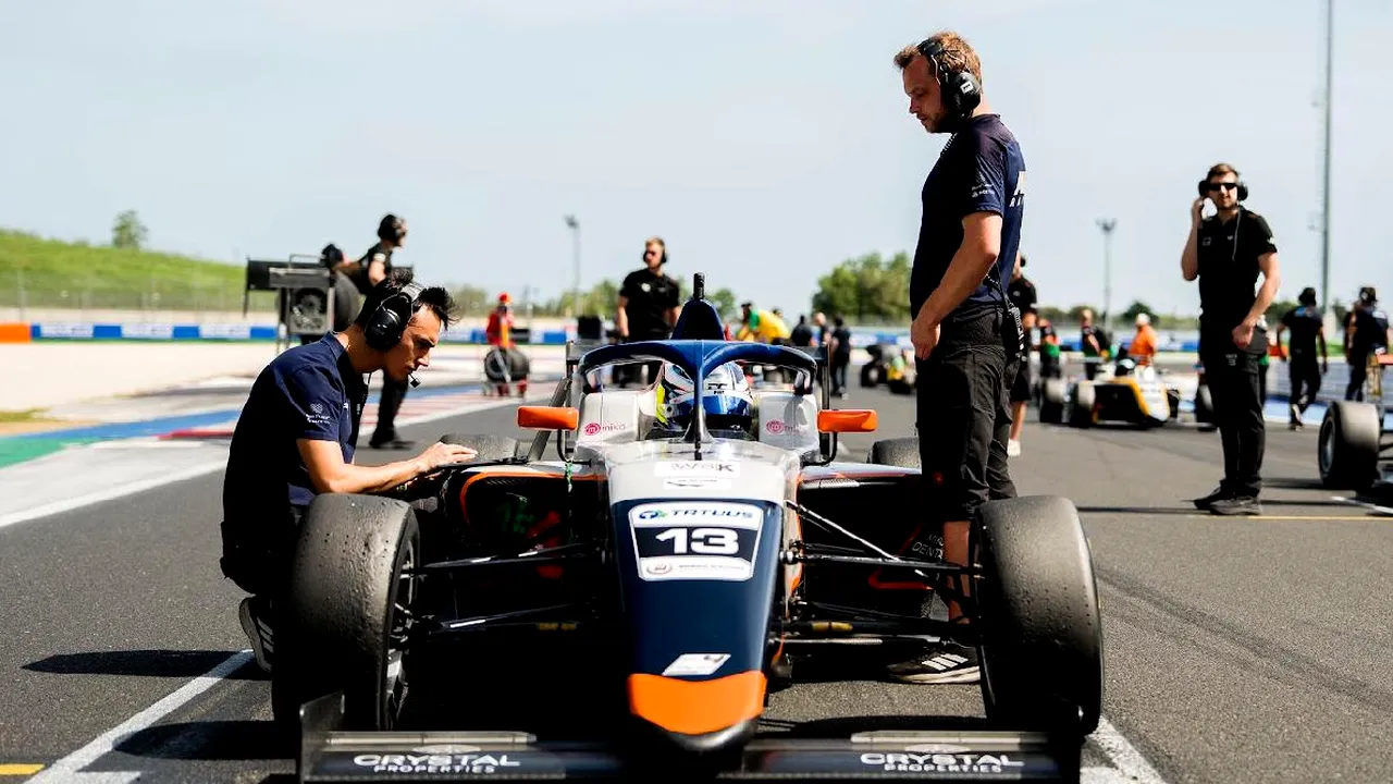 El e românul care a impresionat în prima competiție de marcă din Formula 4! „Lecțiile lui Kimi Antonelli mi-au fost de mare folos”. SPECIAL