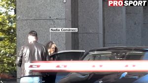 Nadia Comăneci, vizită-fulger la birourile lui Ion Țiriac! Ilie Năstase s-a chinuit să care din mașină un bax de bere artizanală | FOTO & VIDEO EXCLUSIV