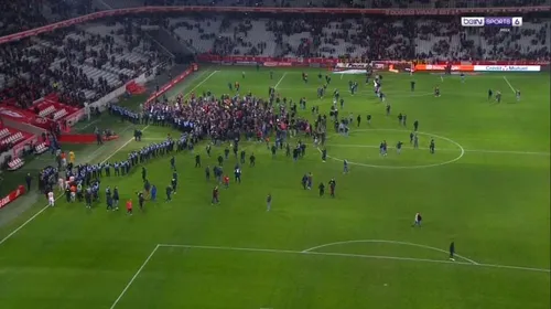 VIDEO | Ultrașii lui Lille au intrat pe teren și i-au luat la bătaie pe jucători!