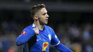 Tragedia de la Fiorentina are efecte asupra strategiei lui Gigi Becali și a lui Dan Șucu. Cine decide dacă transferul lui Louis Munteanu se va face la FCSB sau la Rapid