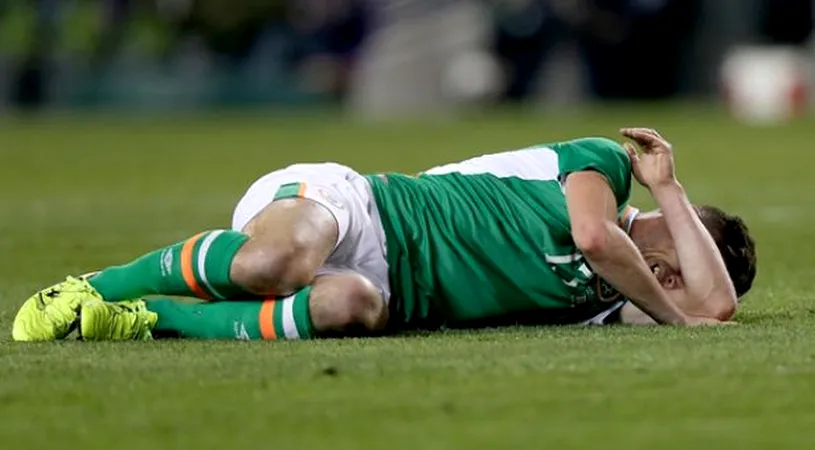 Foto explicit | Partea urâtă a jocului de fotbal: Kevin Doyle a suferit o accidentare groaznică în Irlanda - Elveția 1-0

