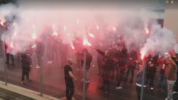 UTA a sărbătorit cu suporterii la gardul stadionului: „Toată lumea va suferi când va veni la Arad!” | VIDEO