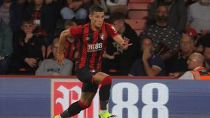 Mihai Dobre a debutat pentru Bournemouth! Echipa românului a făcut spectacol total în Cupa Angliei, iar Dobre a fost autorul unui gest superb