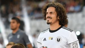 George Florescu a coborât din autocar şi a refuzat să mai facă deplasarea pentru meciul Rapid - ”U” Cluj. Falub: ”A fost hotărârea lui şi i-o respect.” EXCLUSIV | Reacţia fostului internațional