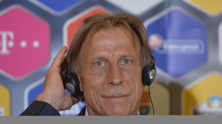 Prima surpriză la națională? Daum l-a sunat pe Arsene Wenger să-i ceară informații despre unul dintre cei mai interesanți jucători români