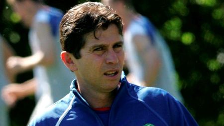 Frank Farina a fost concediat de la Brisbane Roar pentru că a fost prins beat la volan!