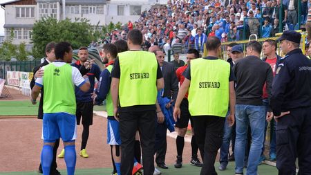 Leo Grozavu, nervos după egalul cu Pandurii! Antrenorul moldovenilor sare la gâtul lui Daniel Stanciu: "A jucat undeva fotbal să ne dea lecții?" De la ce a pornit totul
