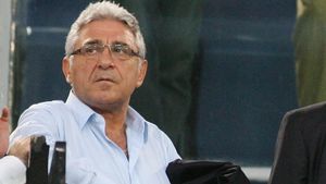 Cum se vând jucătorii români în străinătate**: "5 la sută pe valoare, 95 la sută îi împing eu din spate"