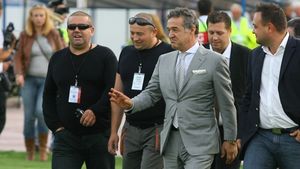 Becali:** "Nu mi-e frică de fani! Dacă se întâmplă ceva, am bodyguarzi! Unul dintre ei a fost garda de corp a Angelinei Jolie"