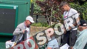CORESPONDENȚĂ DE LA WIMBLEDON | Tehnicianul care a pregătit-o pe Halep pentru a deveni prima româncă din istorie învingătoare la Wimbledon, Daniel Dobre, a revenit pentru prima dată, în ultimii patru ani, la All England Lawn Tennis Club! Acum e antrenorul Anei Bogdan! EXCLUSIV