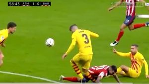 Pique, accidentare horror la Atletico Madrid - Barcelona! Fundașul a început să plângă din cauza durerii | VIDEO