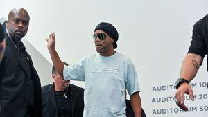 Ronaldinho nu vine singur la Cluj. Pe cine aduce cu el în România